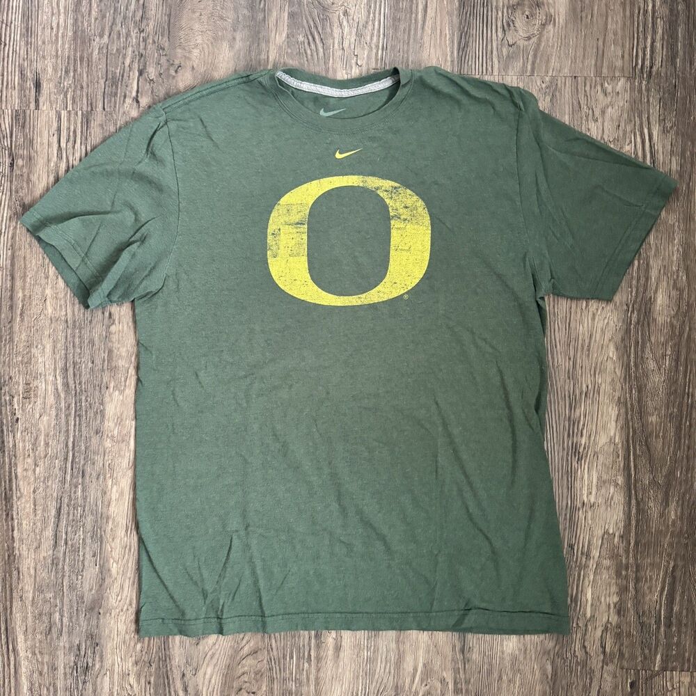 Nike Oregon Ducks T-Shirt Mens XL  Green Distressed Regular Fit 100% Cotton